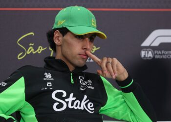 Gabriel Bortoleto durante coletiva no GP de São Paulo