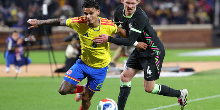 Richard Ríos durante jogo da Colômbia