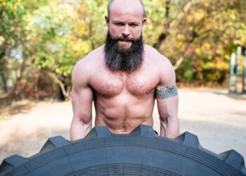 Homem fazendo treino físico - Créditos: depositphotos.com / AntonShevchenko