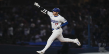 Shohei Ohtani em partida pelos Dodgers (Ashley Landis / AP)