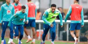 Leila Pereira acompanhará Vitor Roque, Fabricio Bruno e PH no retorno