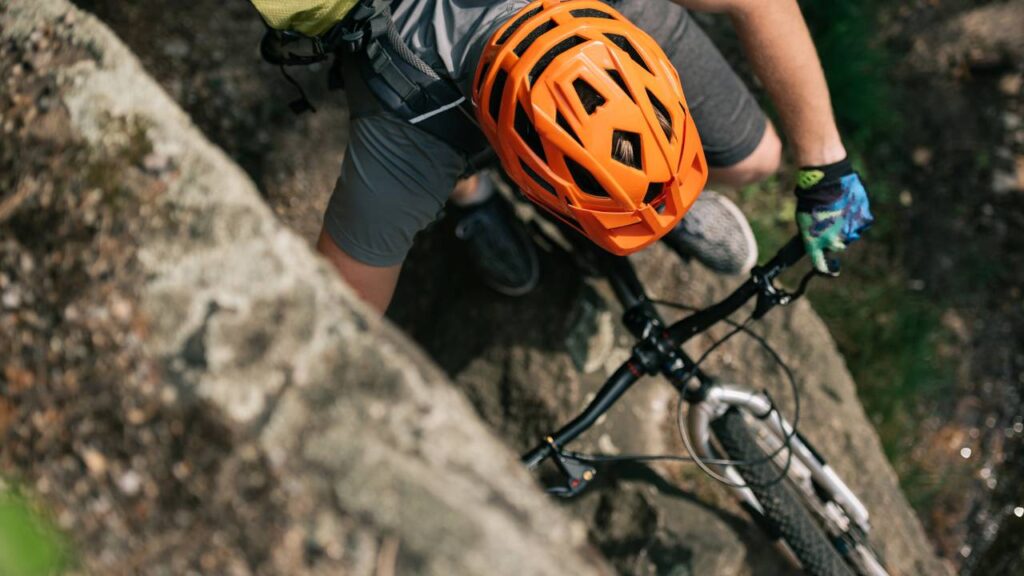 Será que você está usando o capacete certo nas trilhas de mountain bike?