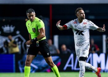 Neymar comemorando gol do Santos contra o Sport