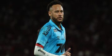 Neymar em ação pelo Santos contra o Flamengo