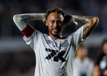 Neymar durante jogo do Santos