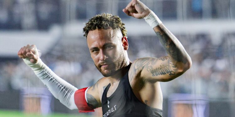 Neymar comemora vitória na Vila Belmiro