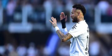 Neymar em ação pelo Santos na Vila Belmiro
