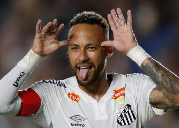 Neymar em ação pelo Santos neste ano