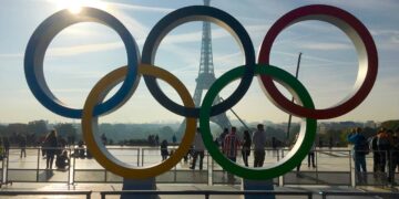 Influência educativa fortalecendo o conhecimento sobre história e civilização. - Créditos: depositphotos.com / Keitma