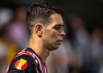 Oscar durante jogo do São Paulo