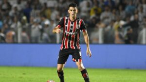 Oscar durante jogo do São Paulo