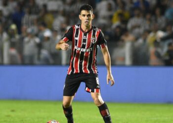 Oscar durante jogo do São Paulo