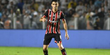 Oscar durante jogo do São Paulo