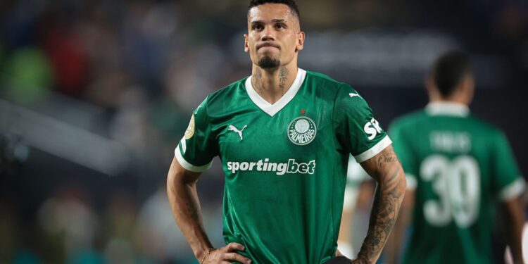 Paulinho durante participação do Palmeiras na Copa do Mundo de Clubes