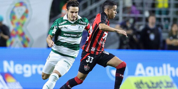 Lance do jogo entre Palmeiras e Vitória