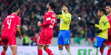 Paquetá lamentando pênalti desperdiçado