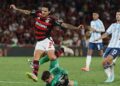 Pedro durante jogo do Flamengo