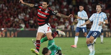 Pedro durante jogo do Flamengo