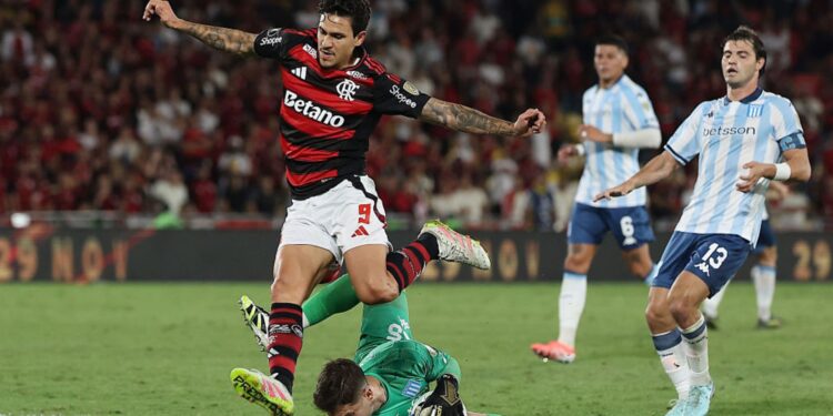 Pedro durante jogo do Flamengo