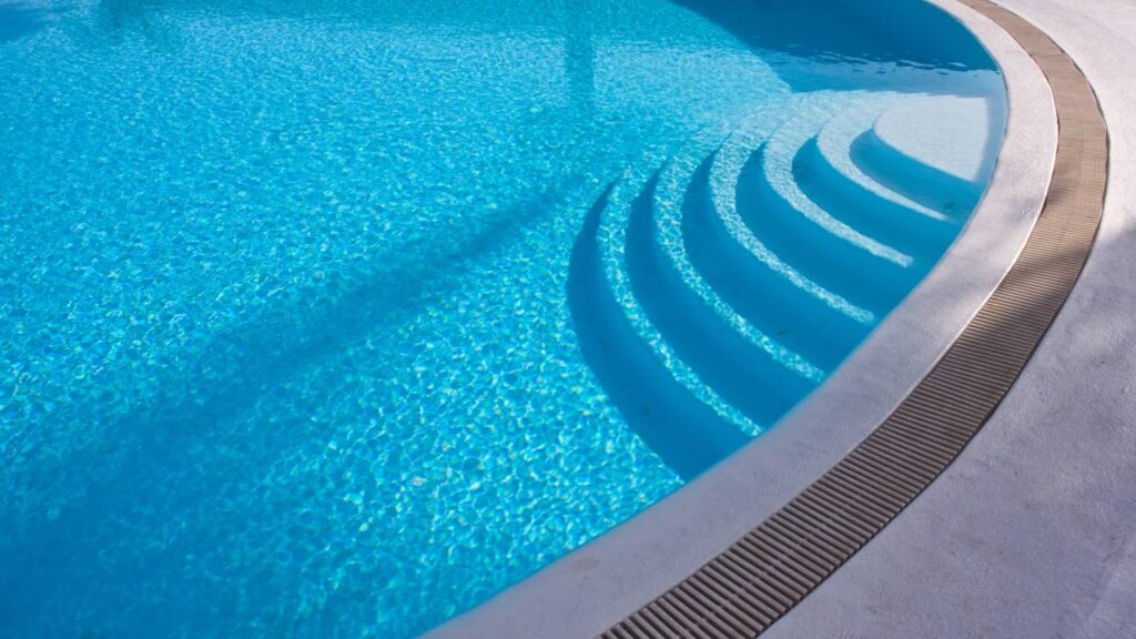 4 regras essenciais na piscina que podem salvar sua vida