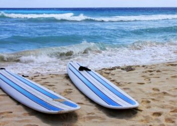 Pranchas de surf que ajudam iniciantes a pegar ondas com facilidade