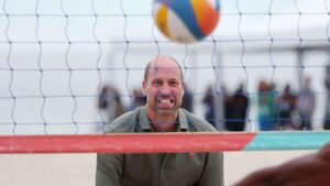 Príncipe William jogando vôlei no RJ