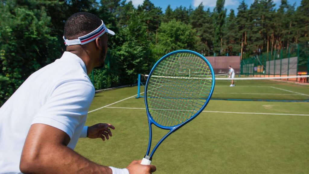 Se o tênis parece difícil, o problema pode estar na sua raquete