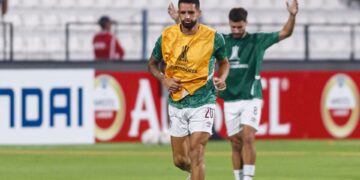 Renato Augusto antes de jogo do Fluminense