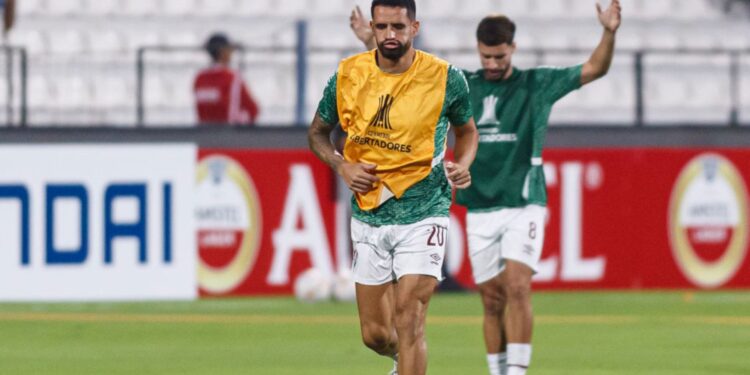Renato Augusto antes de jogo do Fluminense