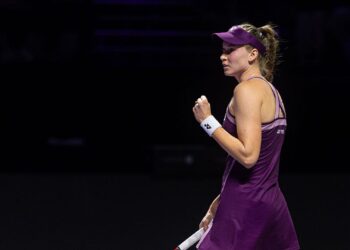 Rybakina comemorando ponto no WTA Finals