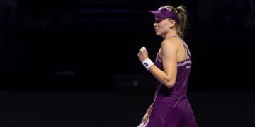 Rybakina comemorando ponto no WTA Finals