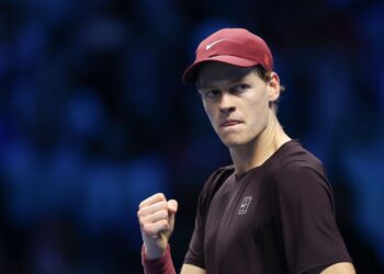 Sinner comemora ponto na semi do ATP Finals