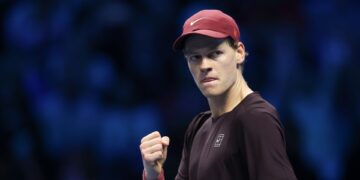 Sinner comemora ponto na semi do ATP Finals