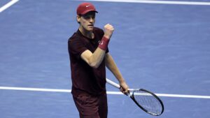 Sinner durante jogo contra Zverev