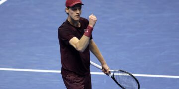Sinner durante jogo contra Zverev