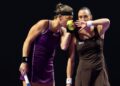 Luisa Stefani e Babos durante o WTA Finals