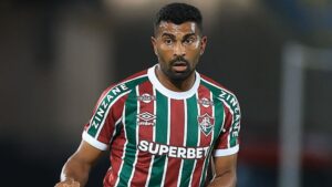 Thiago Santos durante jogo do Fluminense
