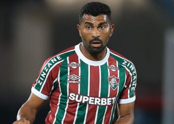 Thiago Santos durante jogo do Fluminense