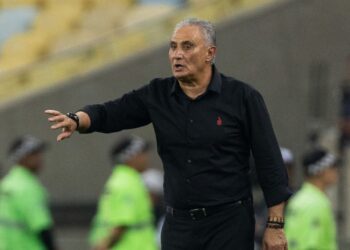 Tite durante jogo do Flamengo em 2024