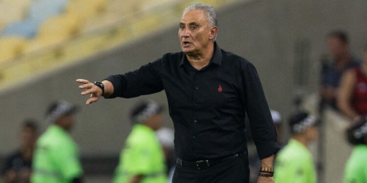 Tite durante jogo do Flamengo em 2024