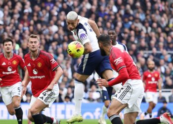 Lance do jogo entre Tottenham e Manchester United