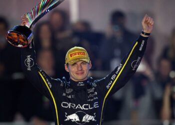 Max Verstappen comemorando vitória em Las Vegas