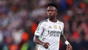 Vini Jr em ação contra o Liverpool