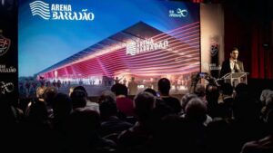 Vitória aprensentando projeto da nova arena