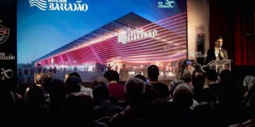 Vitória aprensentando projeto da nova arena