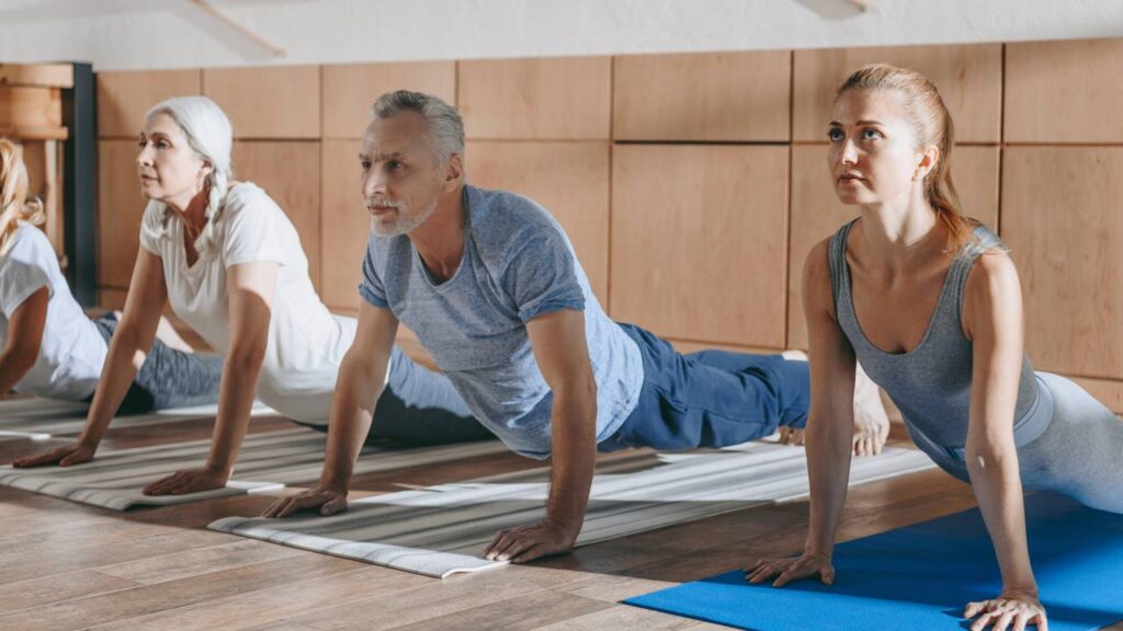 Até os mais céticos se surpreendem ao tentar yoga e os motivos são estes