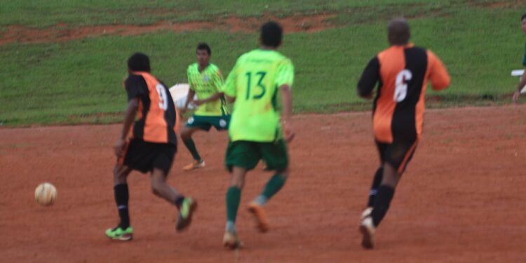 Ex-jogadores que jogam na várzea para se manter financeiramente