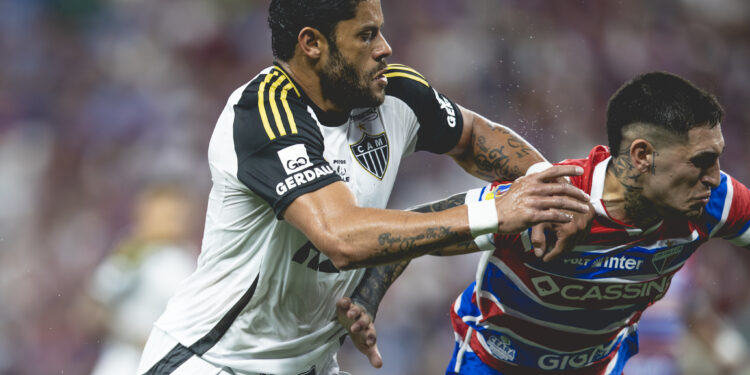 Hulk reclama de posicionamento no esquema de Sampaoli