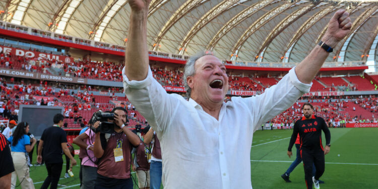 Abel Braga comemora vitória do Internacional sobre o Red Bull Bragantino