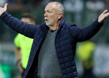 Grêmio anuncia demissão do treinador Mano Menezes